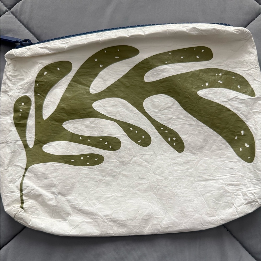 Small Monstera Pouch
